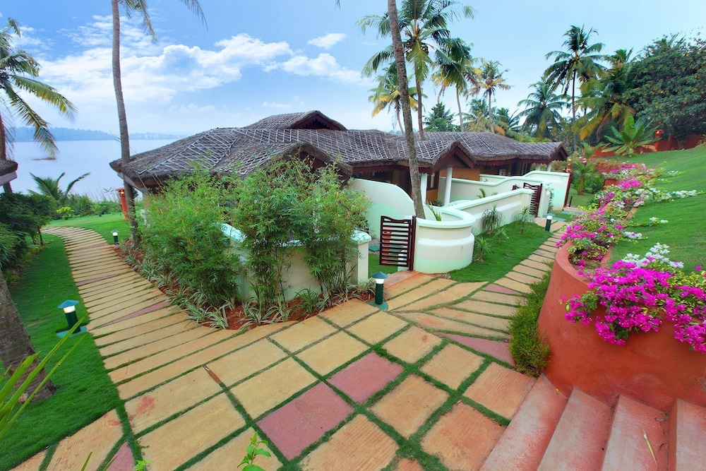 Fragrant Nature Backwater Resort & Ayurveda Spa 39/50
