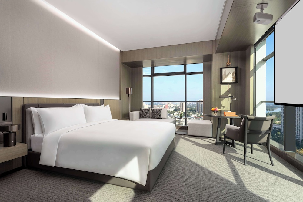 غرفة غراند بسرير كينج بإطلالة على البحيرة، Wyndham Grand Chengdu East 2/4
