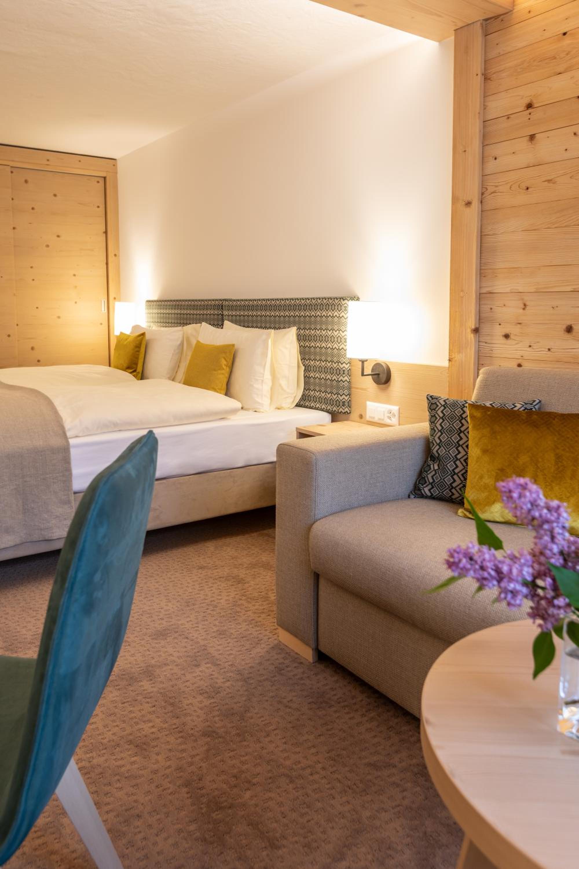 Alpine, King Bed