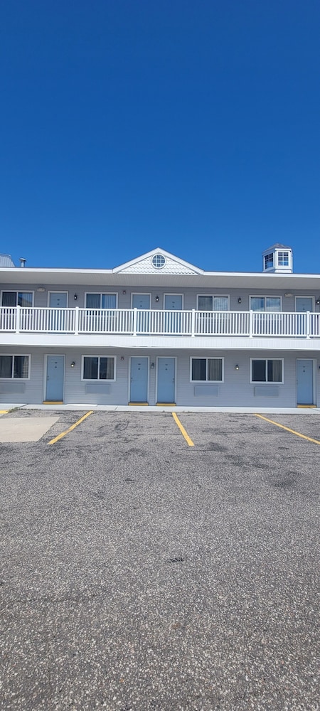 Mackinaw Budget Inn 7/50