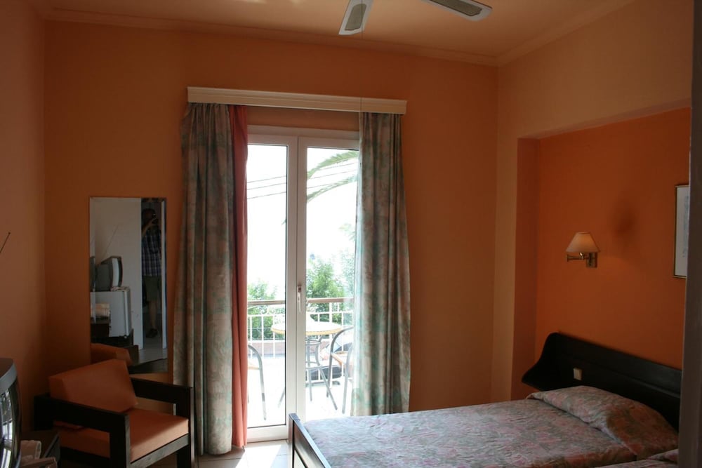 Aegli Hotel 18/64