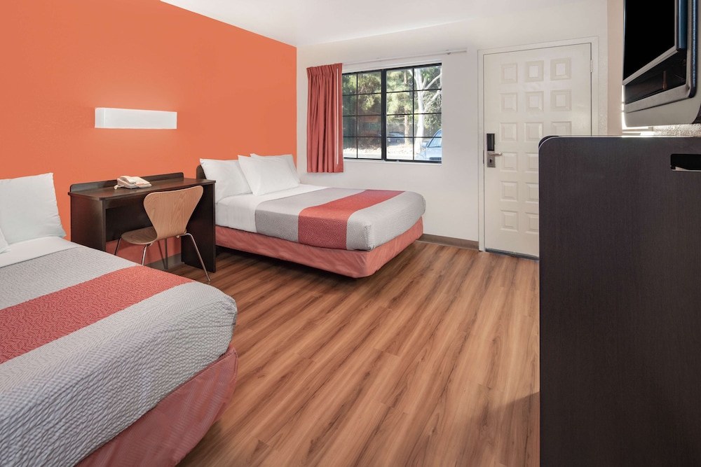 Motel6 Thousand Oaks, CA 40/49