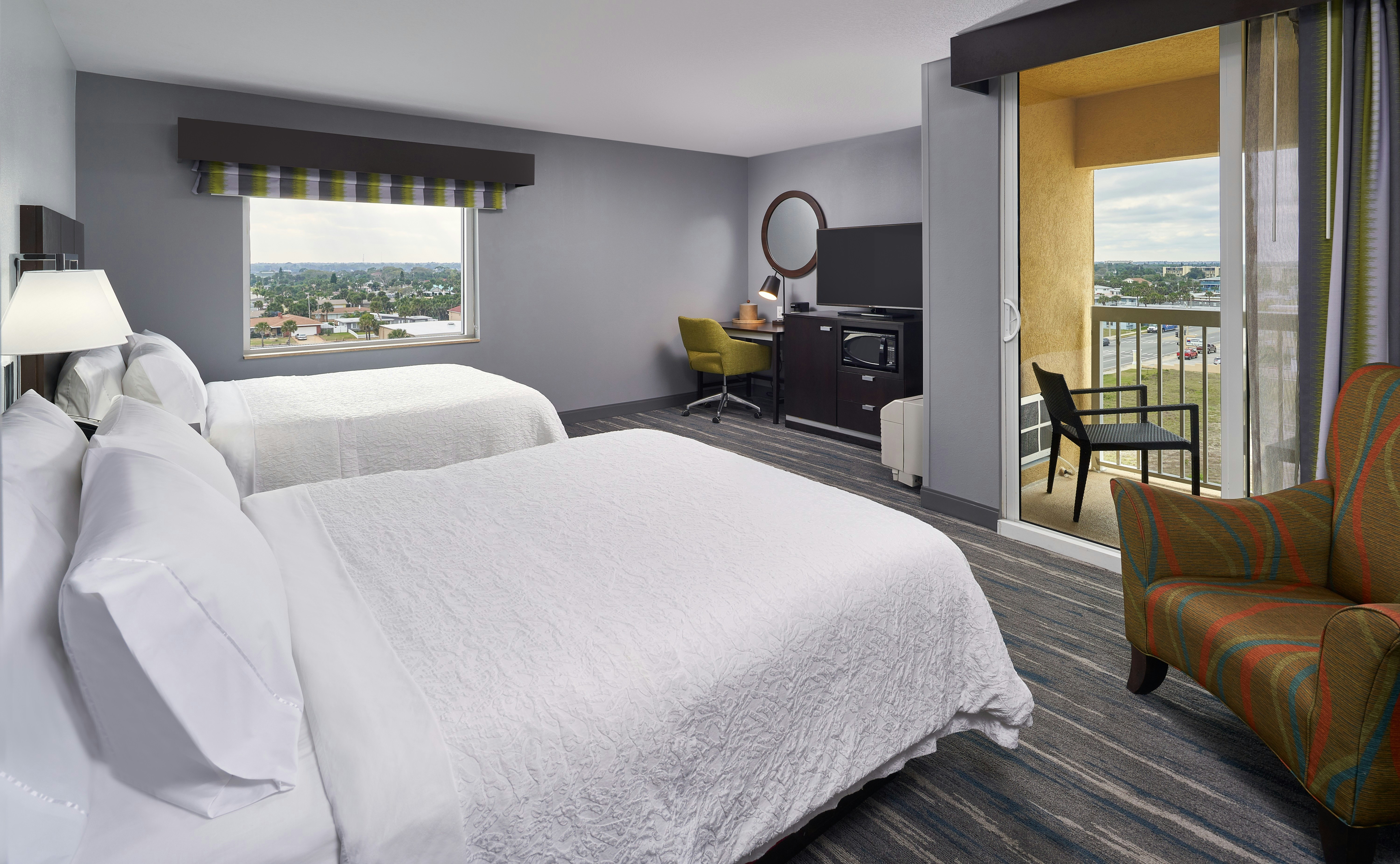 Room, 2 Queen Beds, Partial Ocean View, Balcony