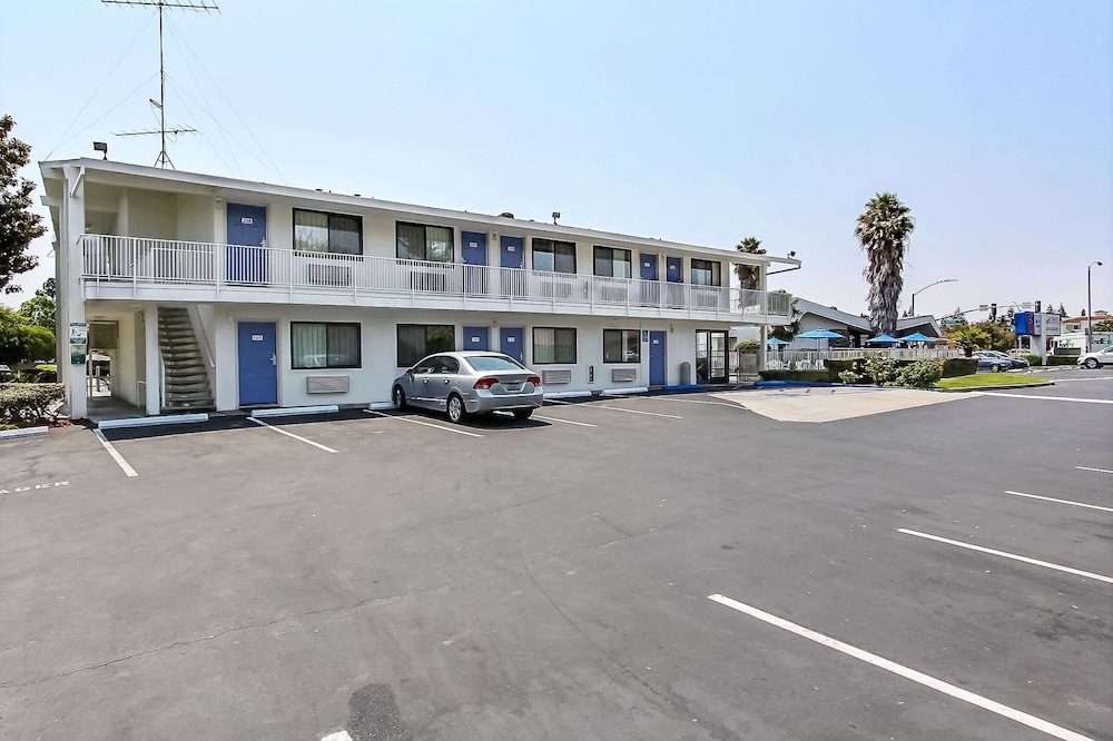 Motel6 Sunnyvale, CA - South 28/38
