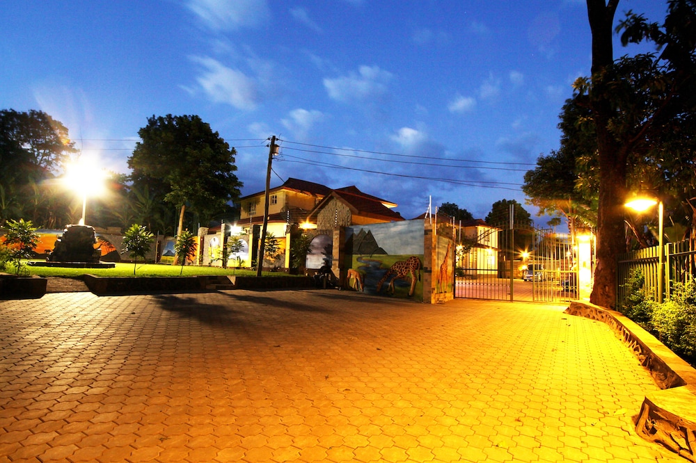 Crest Safari Lodge 56/63