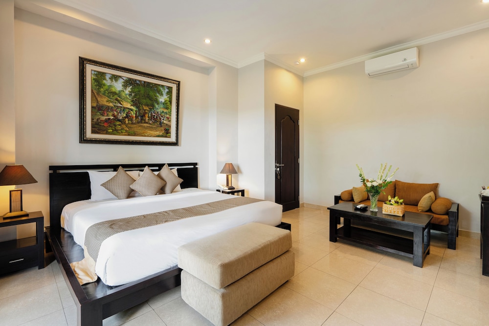 Elevated, Superior, Queen Bed