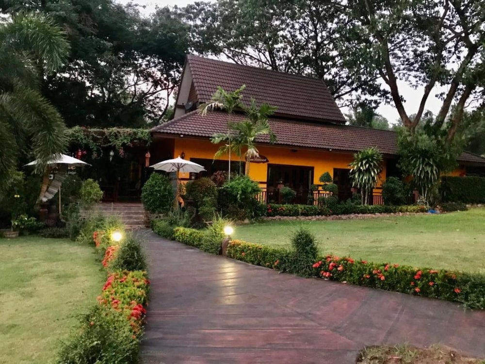 Papai Country Lodge 47/50