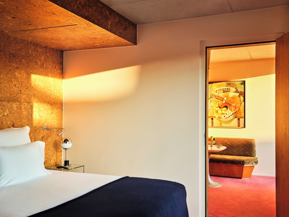 جناح جونيور بسرير كوين بشرفة، Hotel Le Bus Palladium 2/3