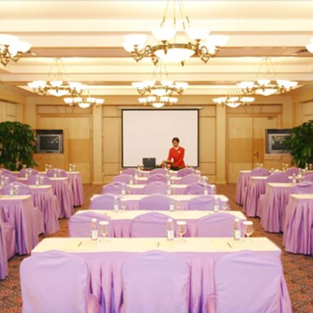 Gladden Hotel Fenggang 20/22