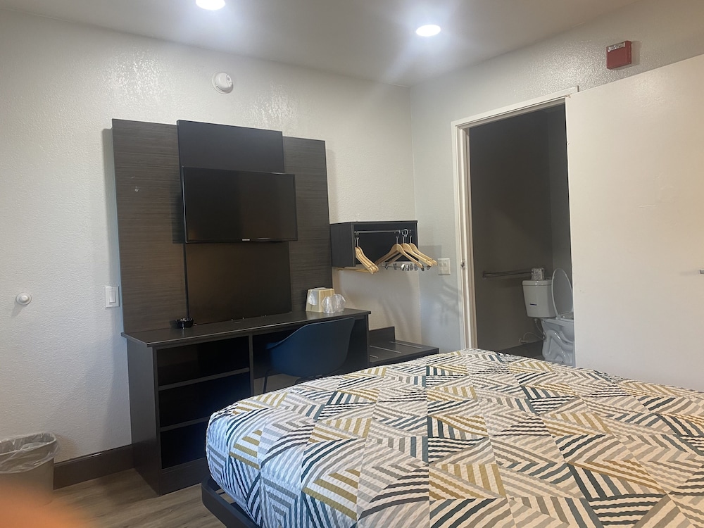 Motel6 San Bernardino, CA - South 15/29