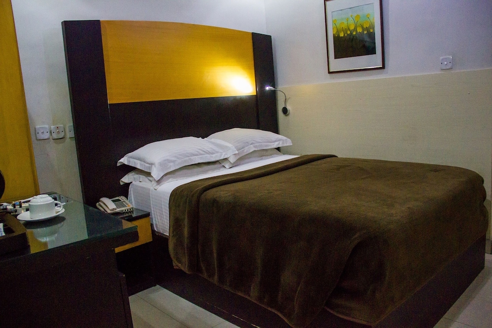 DELUXE, DOUBLE BED
