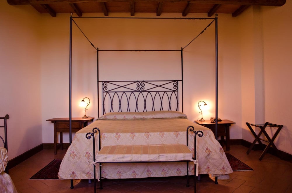 DELUXE, DOUBLE OR TWIN BED