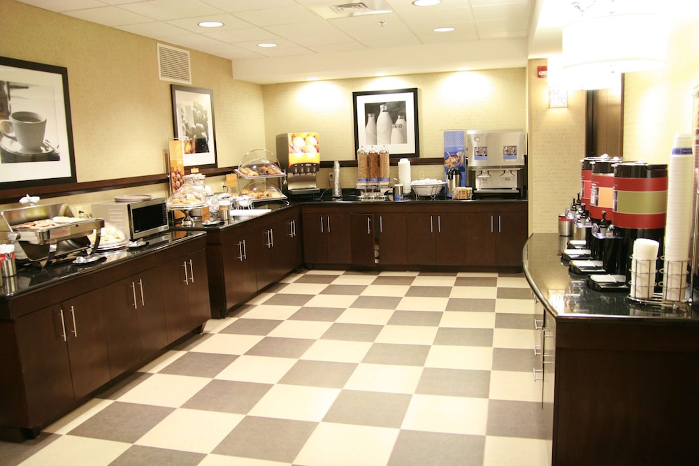 Hampton Inn Topeka 7/51
