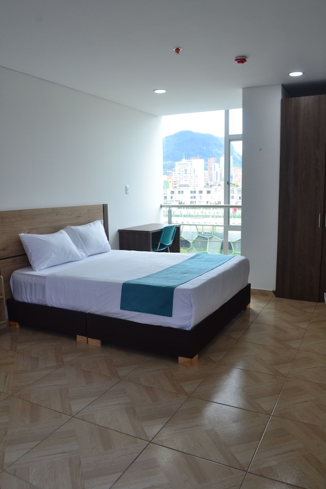 DELUXE, DOUBLE BED