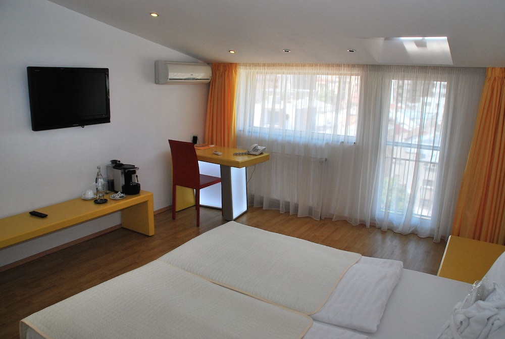 Christina Hotel 25/61