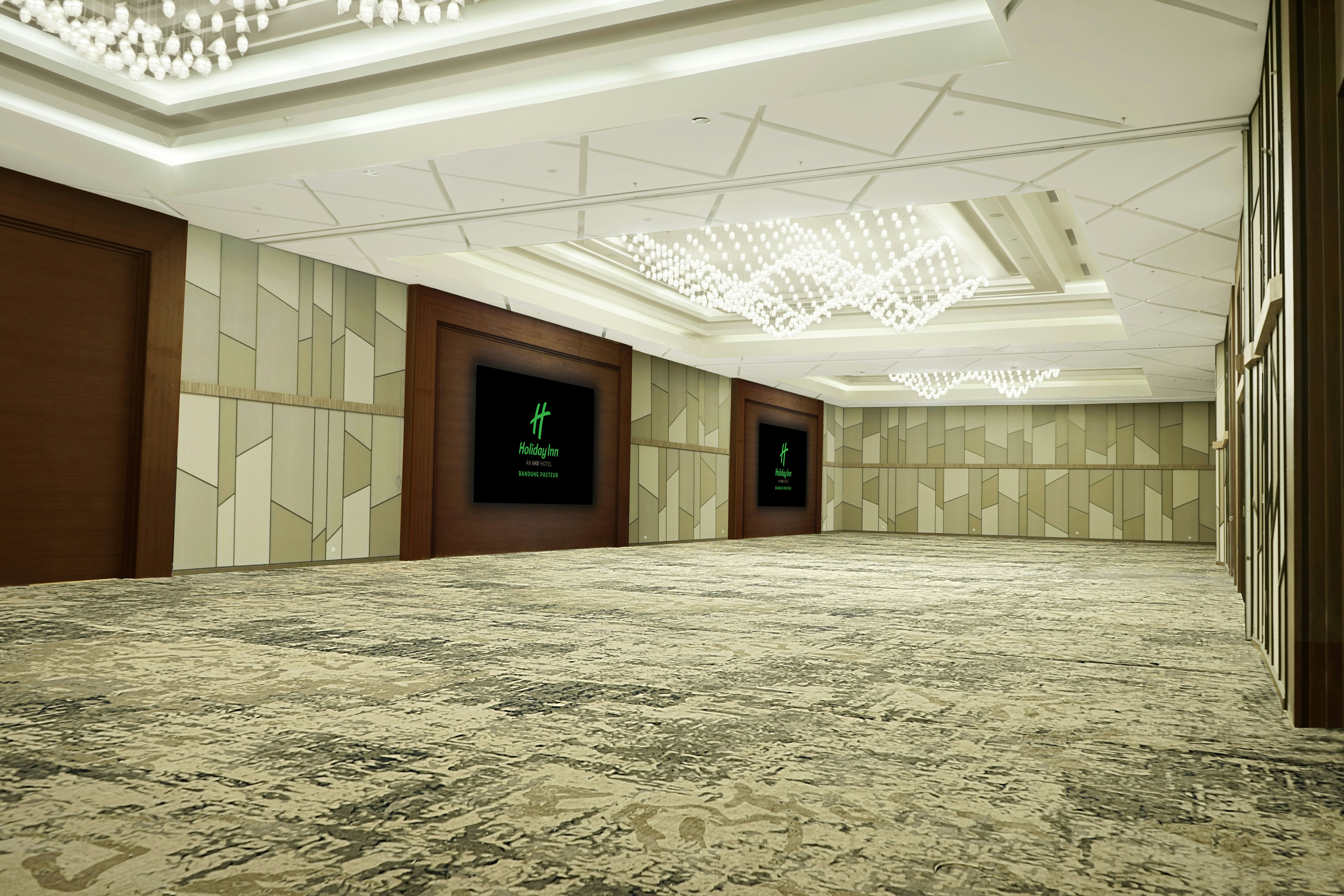 Holiday Inn Pasteur 37/50