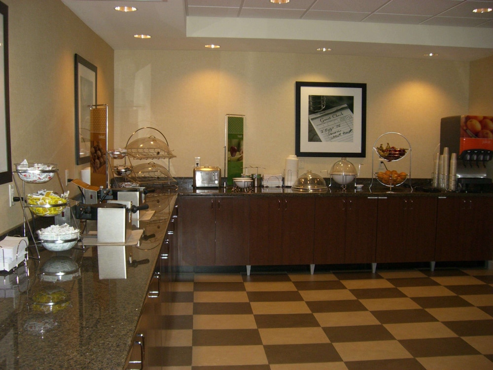 Hampton Inn Suites Pueblo North 9/42