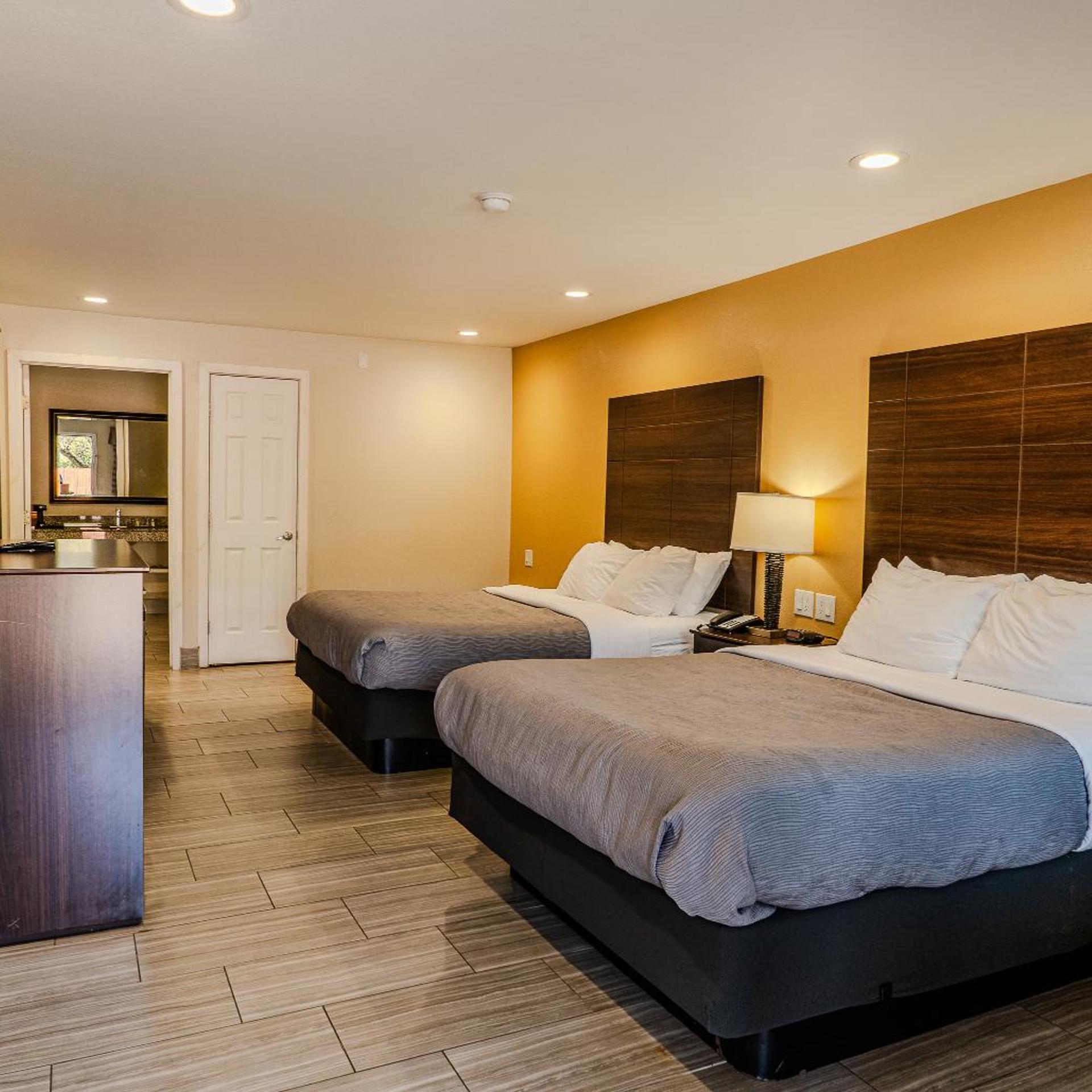 Efficiency, Suite, 2 Queen Beds