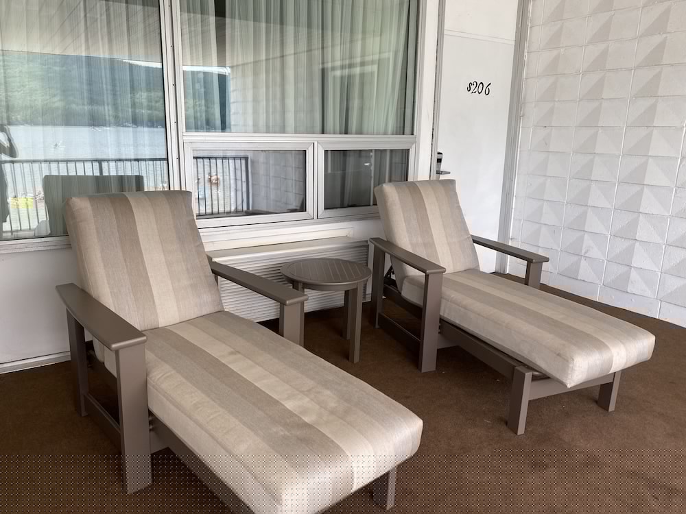 The Georgian Lakeside Resort 29/67