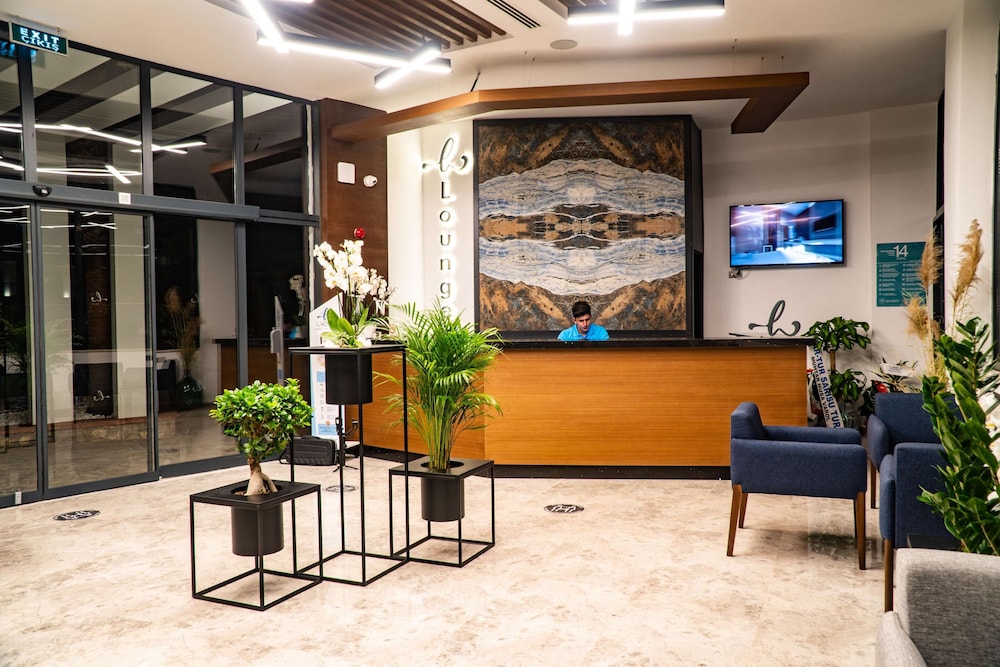 L HOTEL SARIGERME 8/48