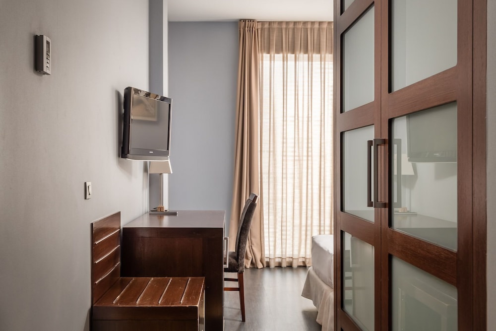 Madanis Hotel 50/50