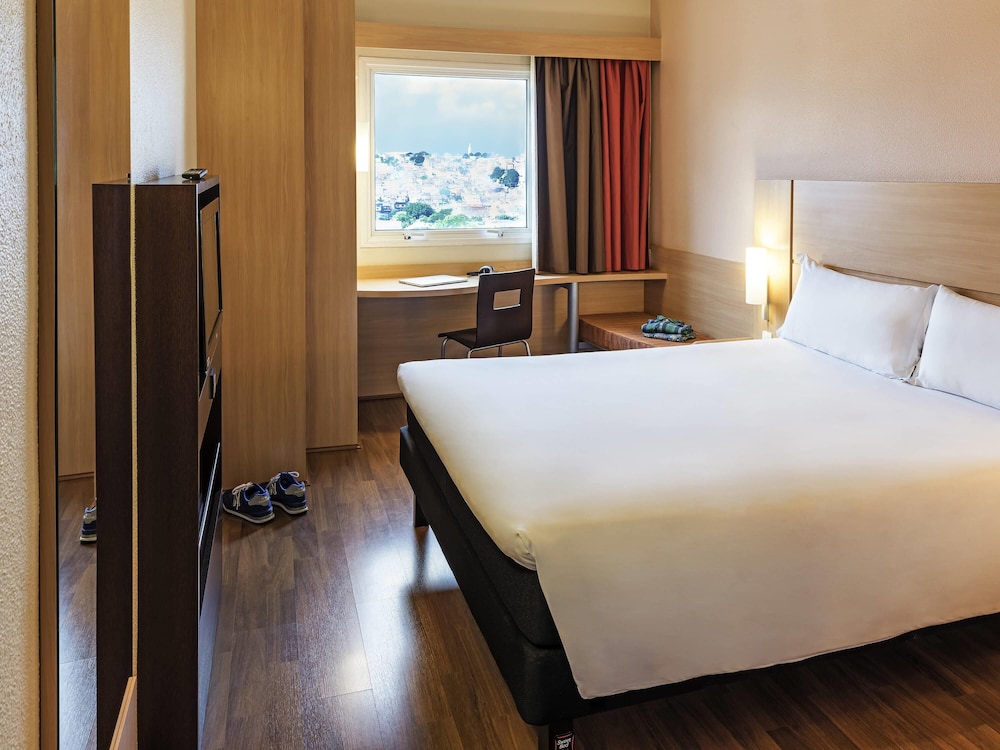 ROOM, DOUBLE BED