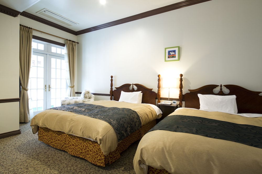 STANDARD, TWIN BEDS, ADULT ONLY