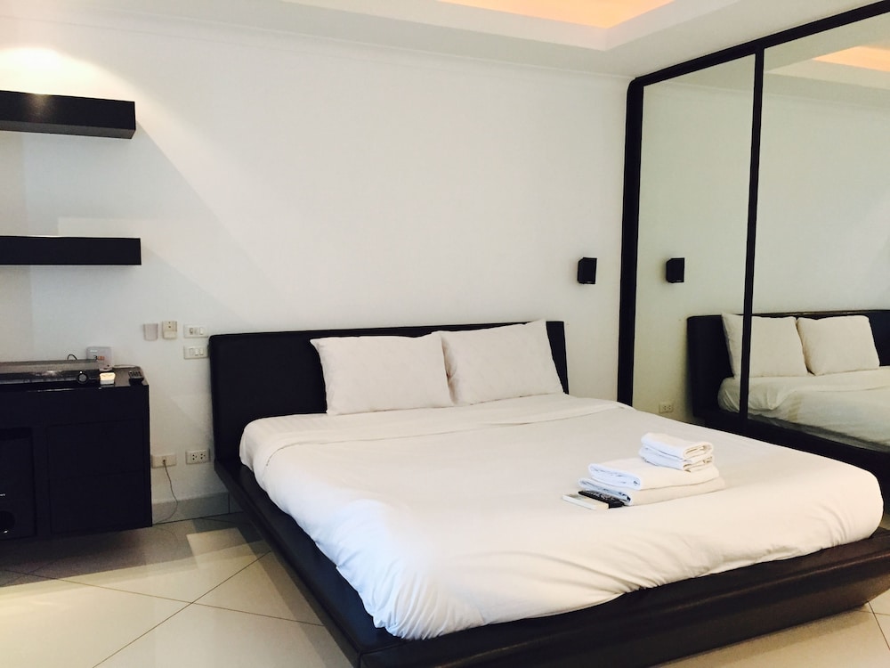 View Talay 6 Condominium By Honey 28/84