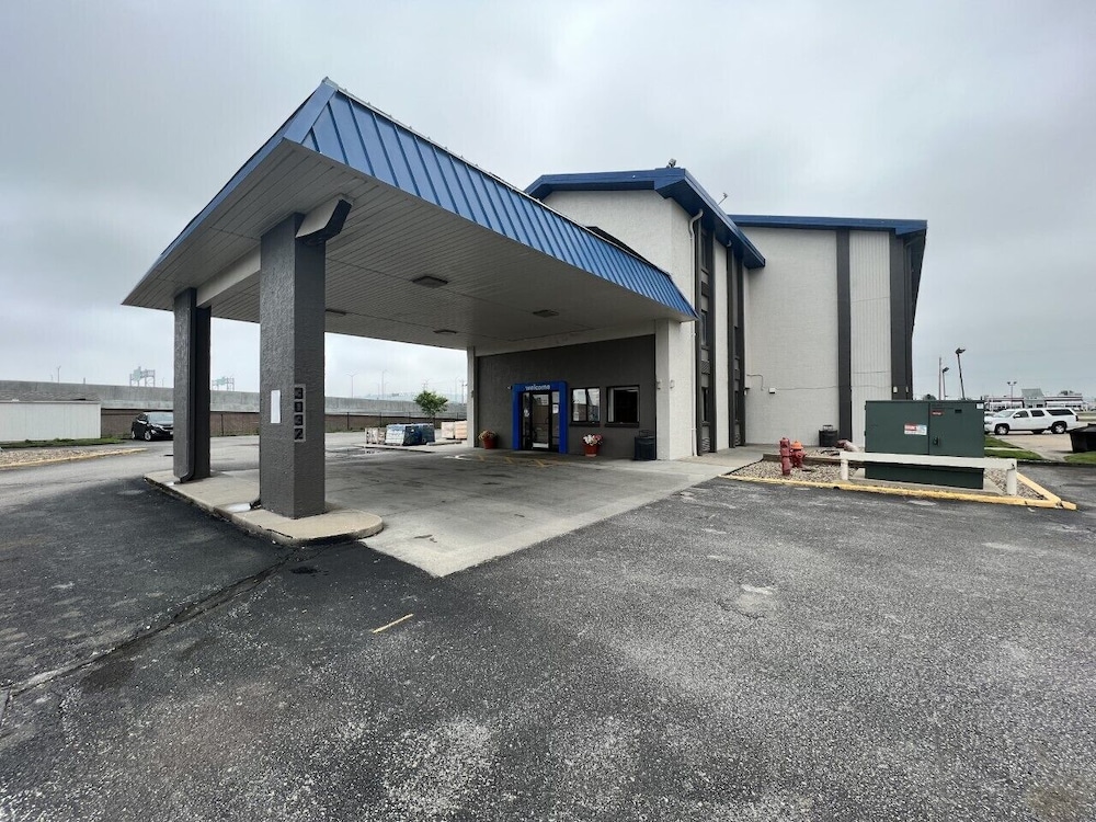 Motel6 Council Bluffs, IA - Omaha East in COUNCIL BLUFFS - IA