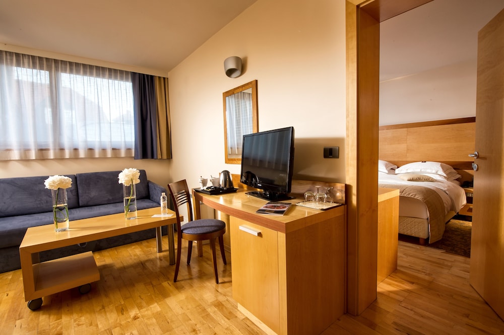 Hotel Lovec 36/47
