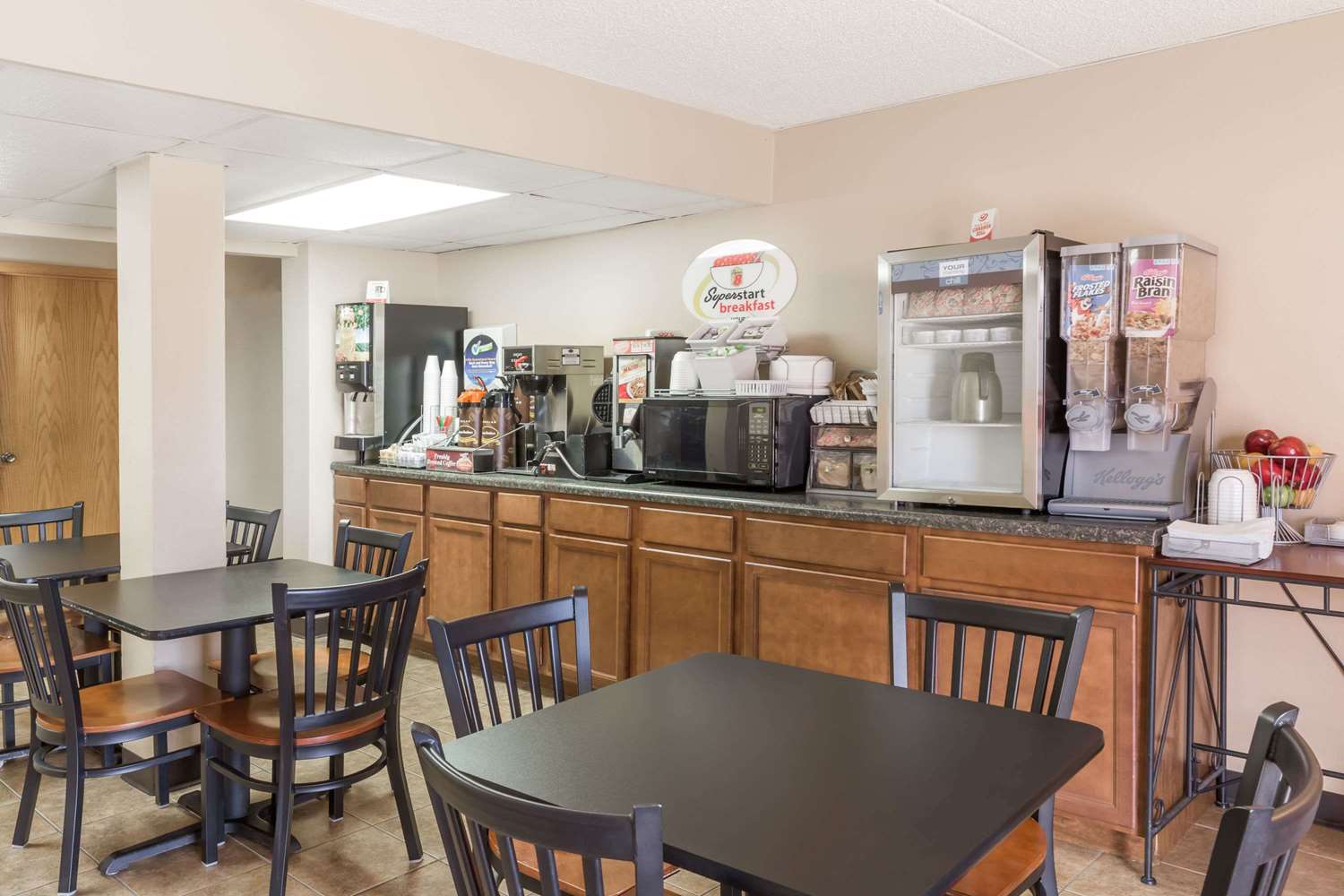 Super 8 By Wyndham Luverne 8/11