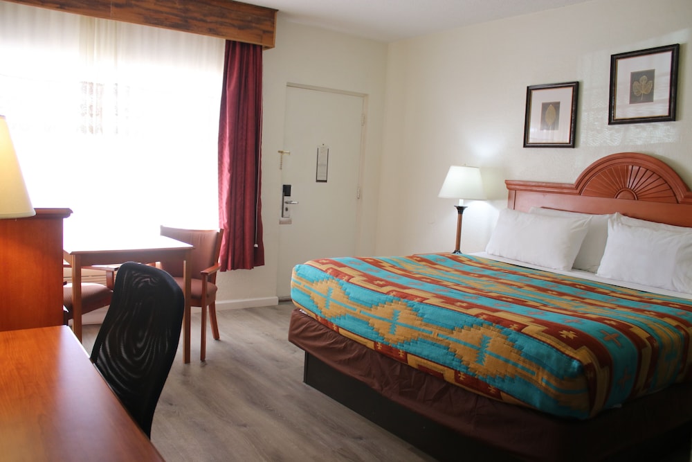 The Classic Desert Aire Hotel 18/34