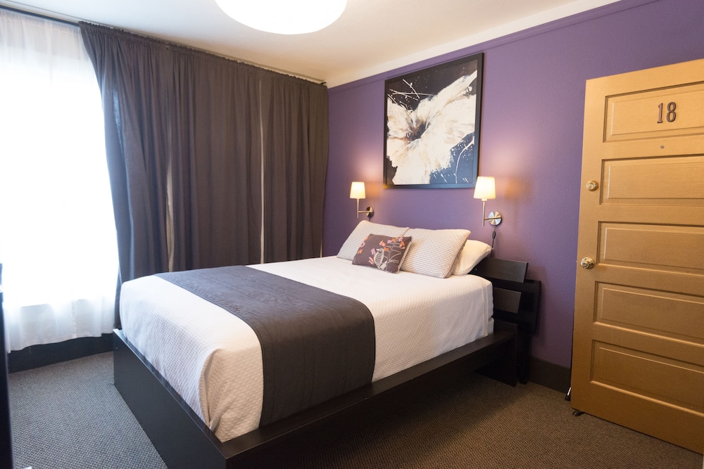Chinook Point, Shared Bathroom