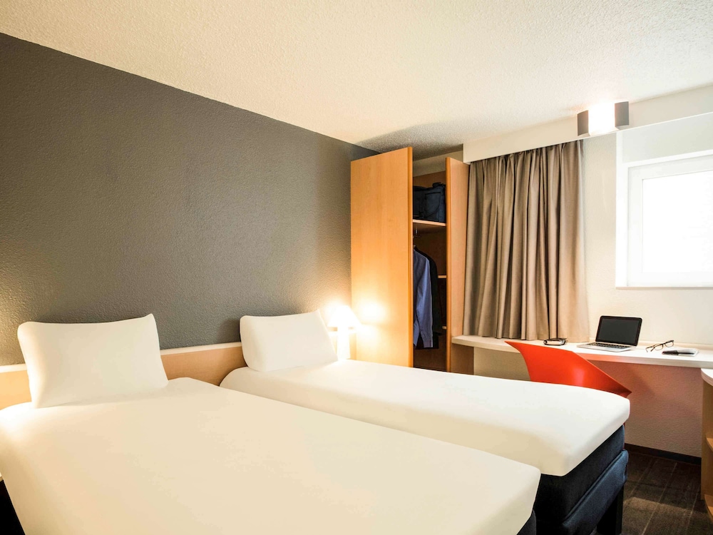 Ibis Orly Chevilly Tram 7 14/49