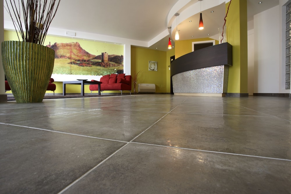 Janus Hotel 4/69