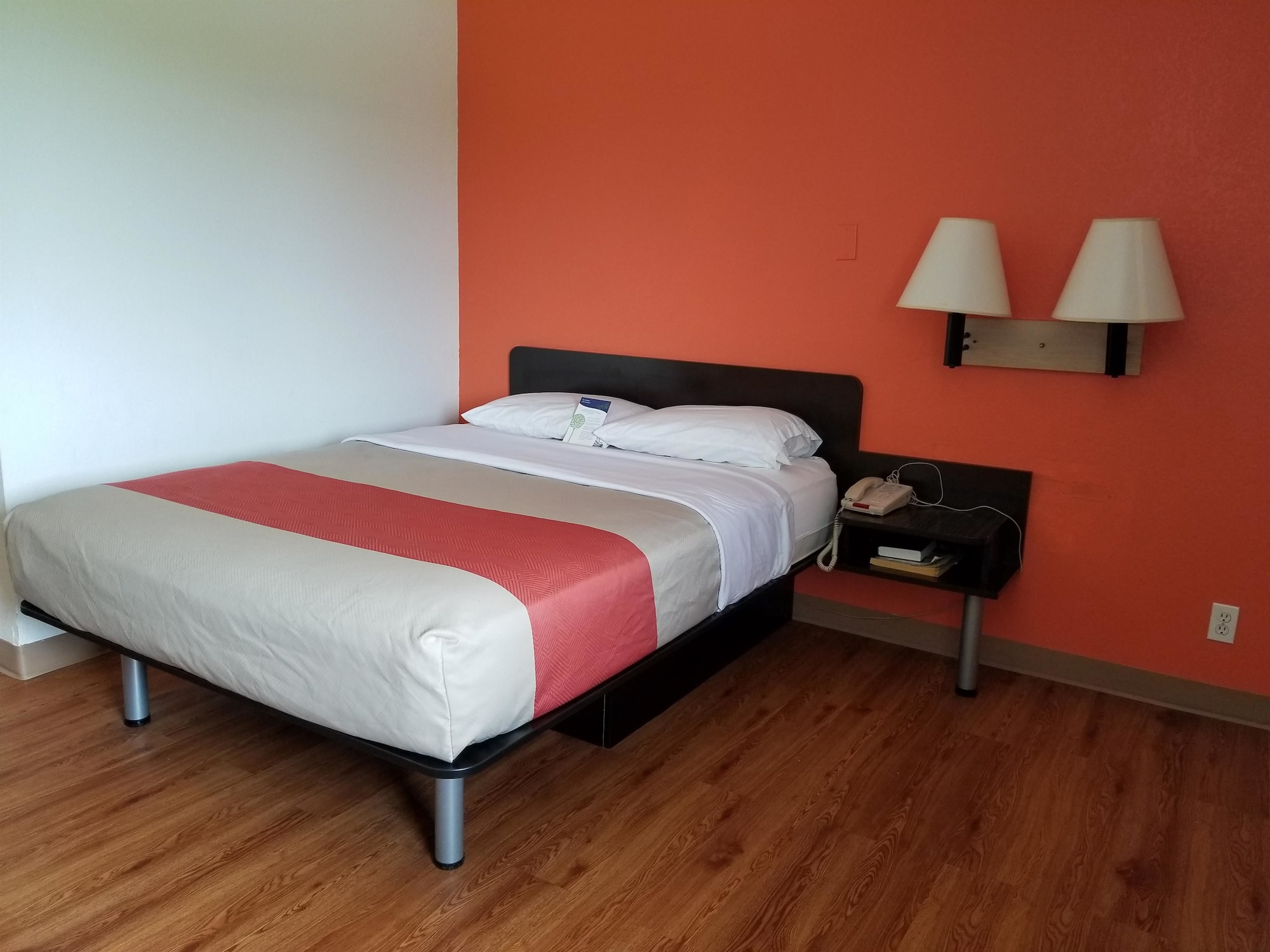 Standard, Queen Bed