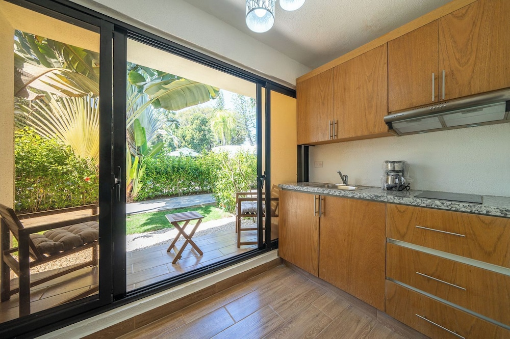 Tropical Casa Laguna 8/50