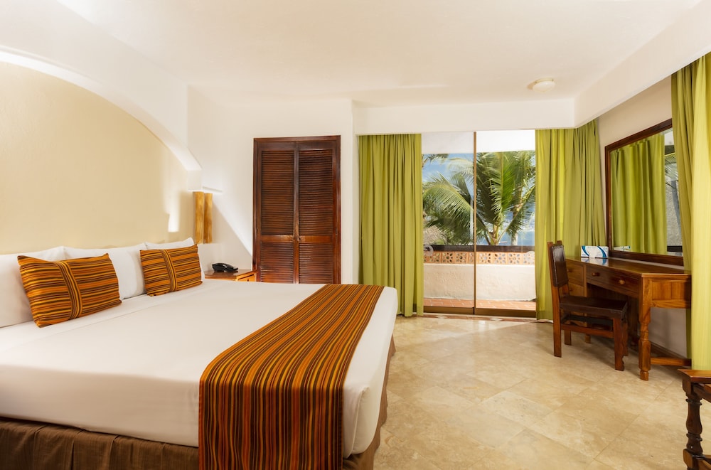 Room, King Bed, Ocean Front 3/3