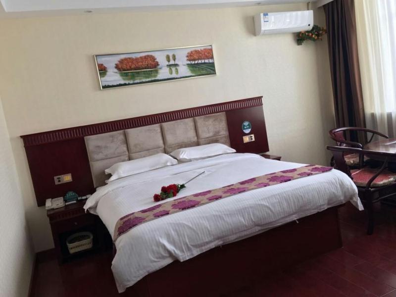 GreenTree Inn Gansu Pingliang Jingning Bus Station Business Hotel 25/41