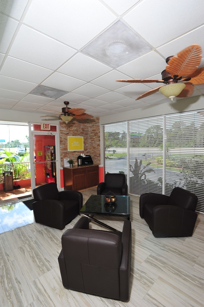 Days Inn by Wyndham Fort Myers Springs Resort 26/43