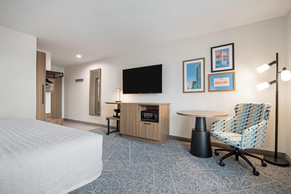 Hampton Inn & Suites by Hilton Irving DFW Airport North 37/56