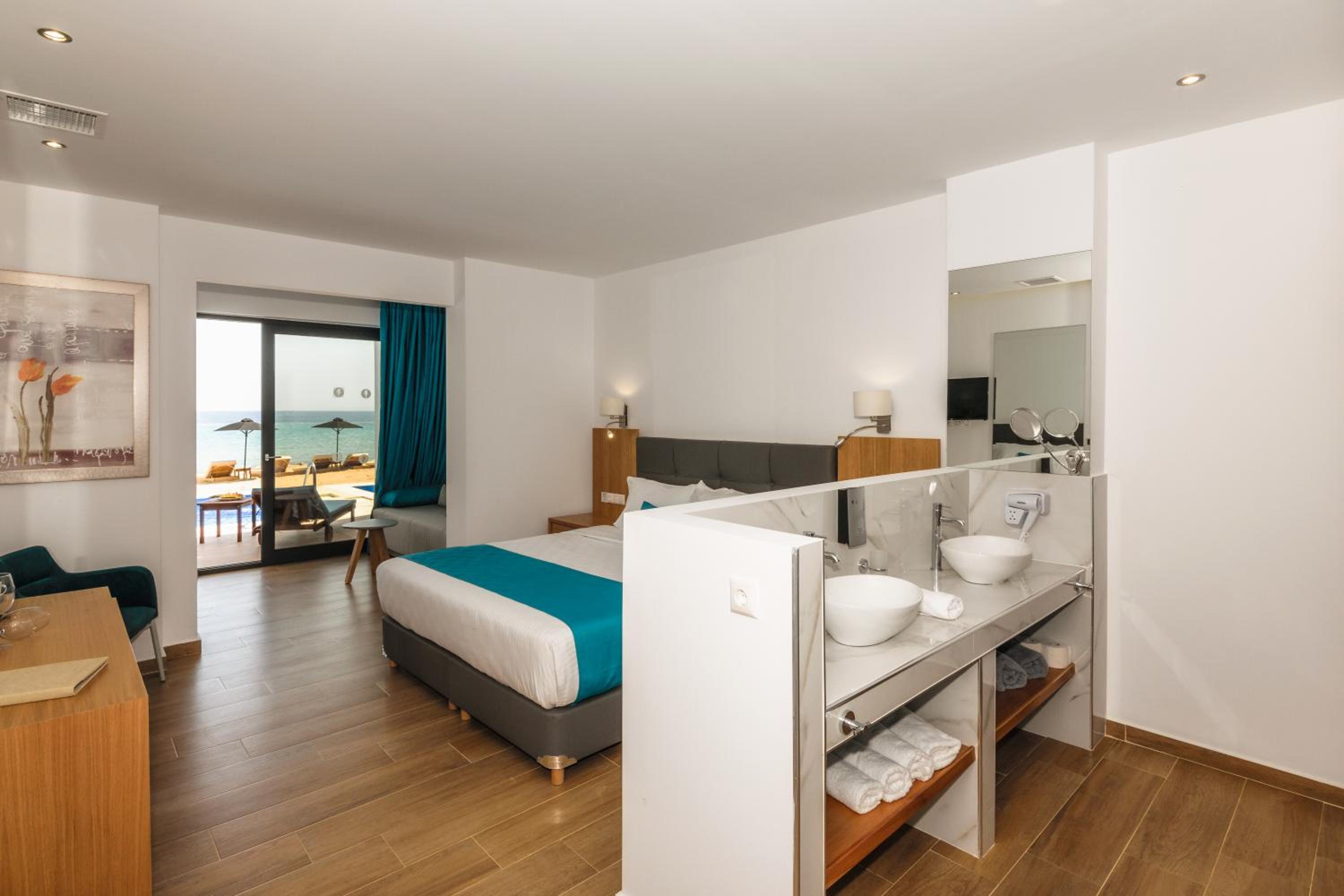 Suite, Sea Side, Private Pool، Cavo Orient Beach Hotel 7/9
