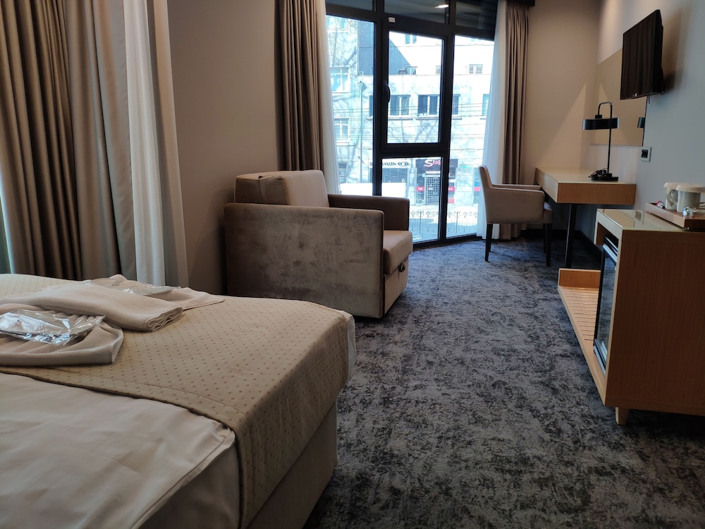 Triada Hotel Karakoy 43/65
