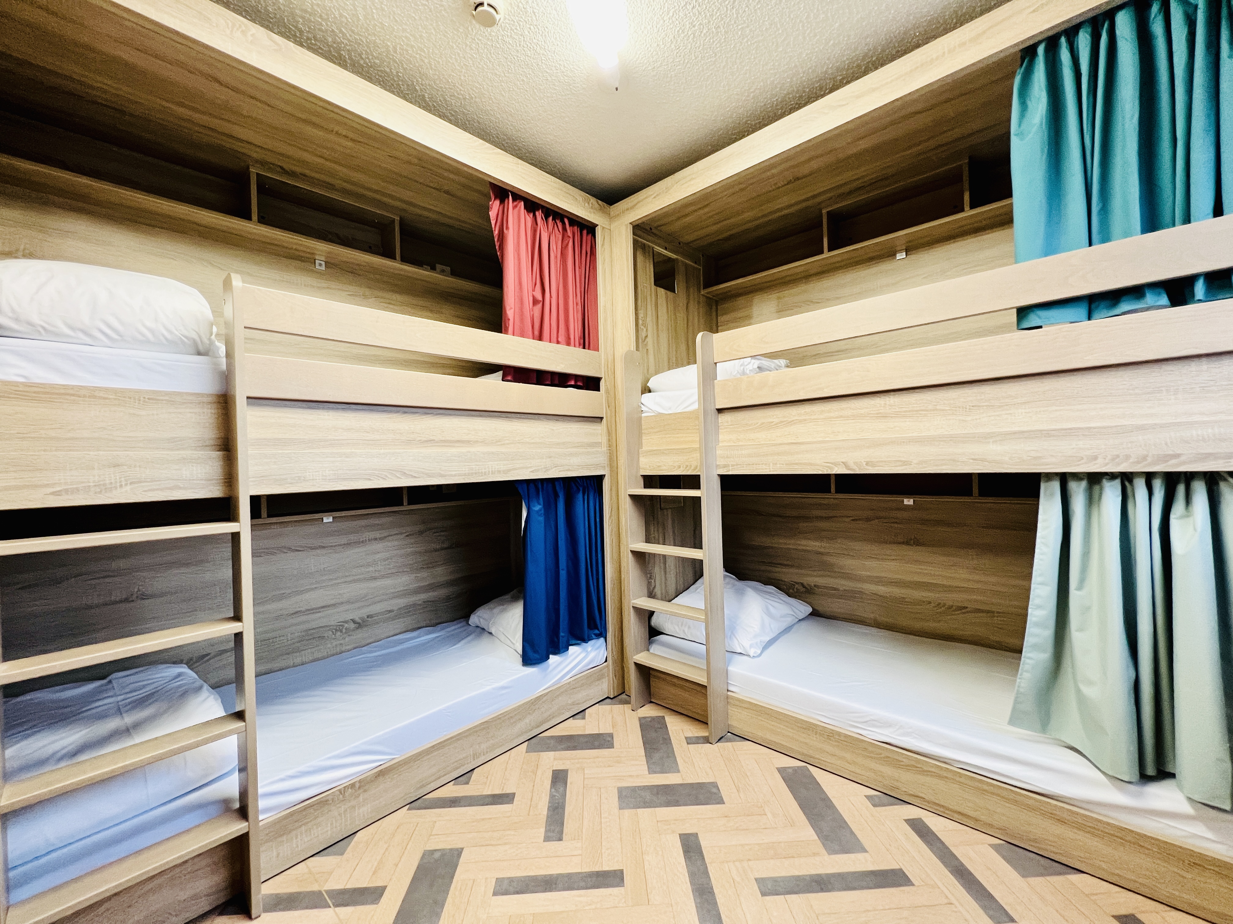 MIXED DORM, 4 BEDS
