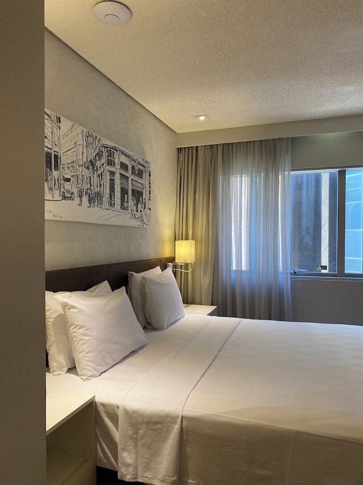 DELUXE, DOUBLE BED