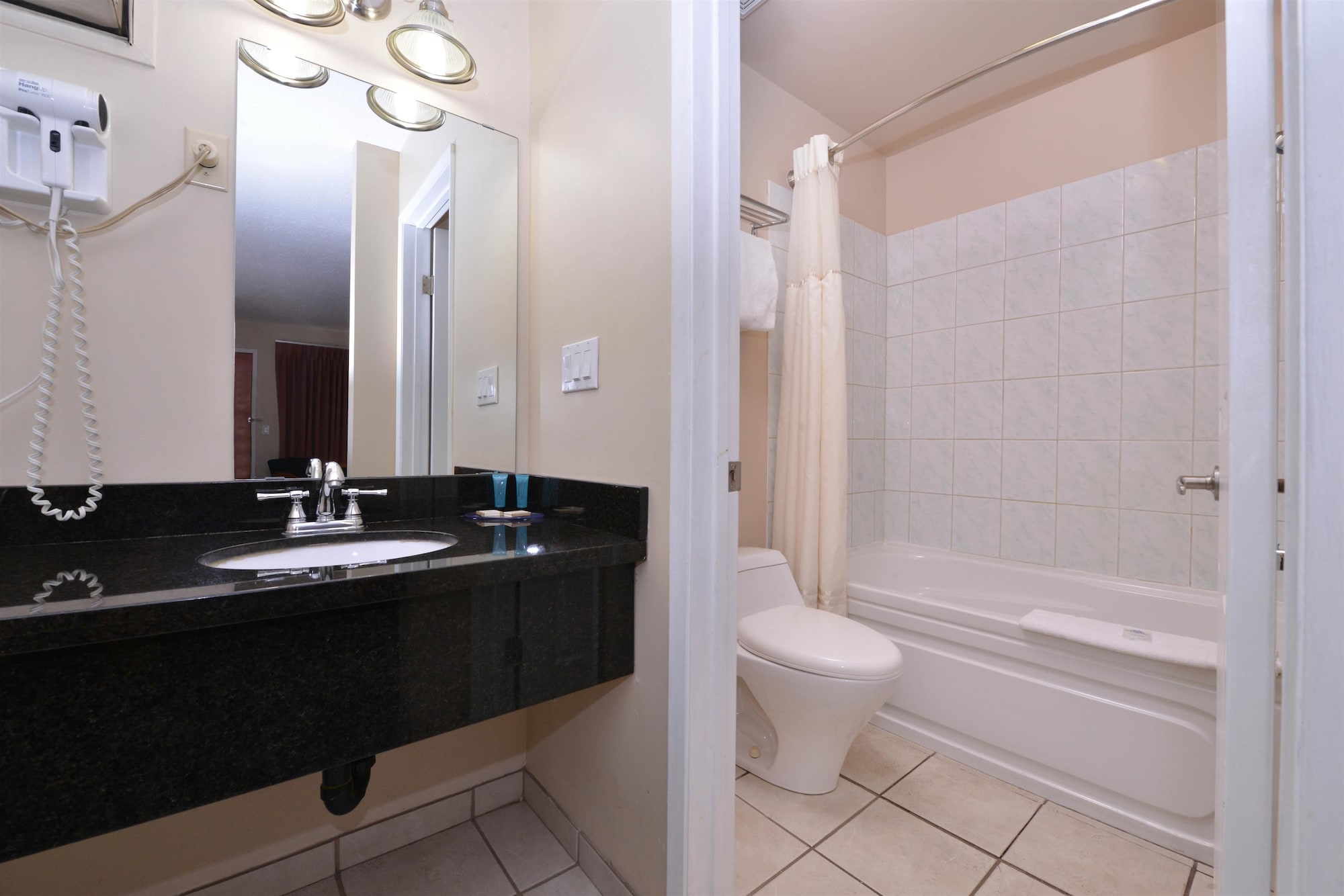جناح بسرير كوين، Canadas Best Value Inn Suites Vernon 3/3