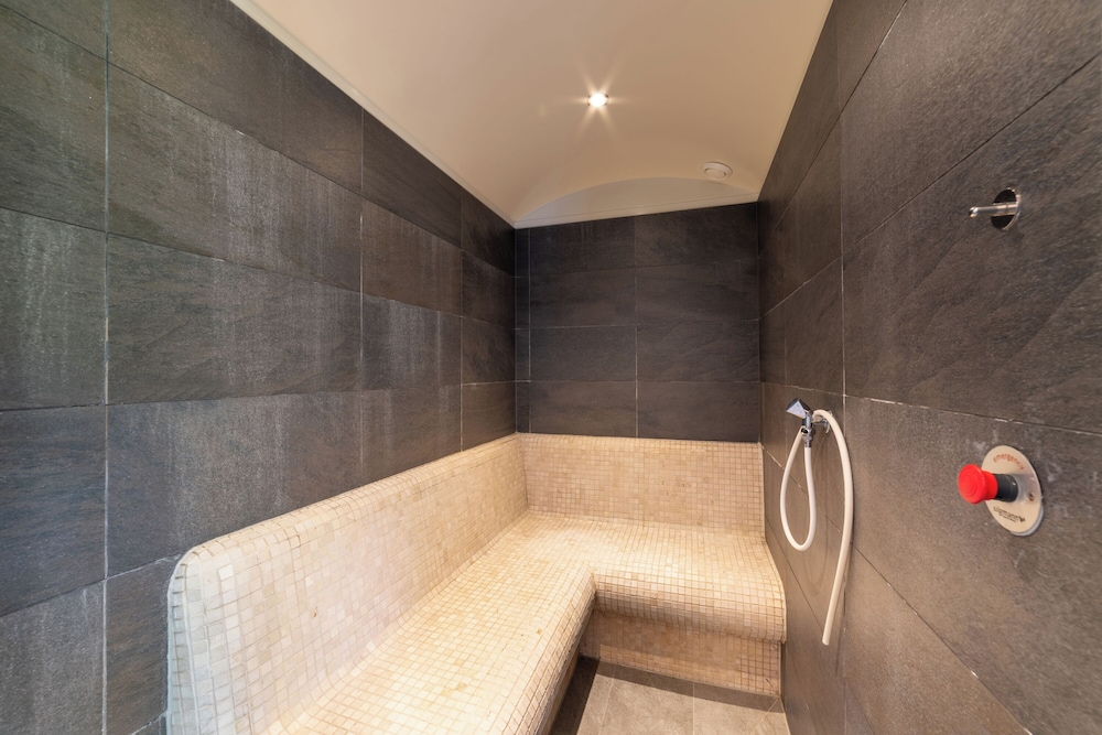 Villa Ludwig Suite Hotel 24/50