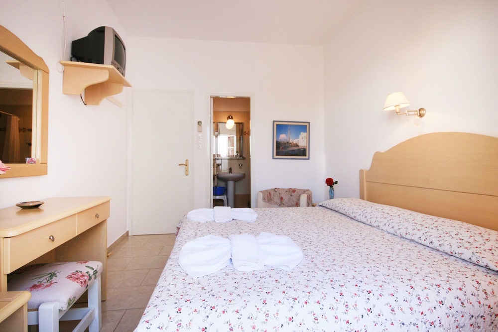 Leonardos Apartments 24/50