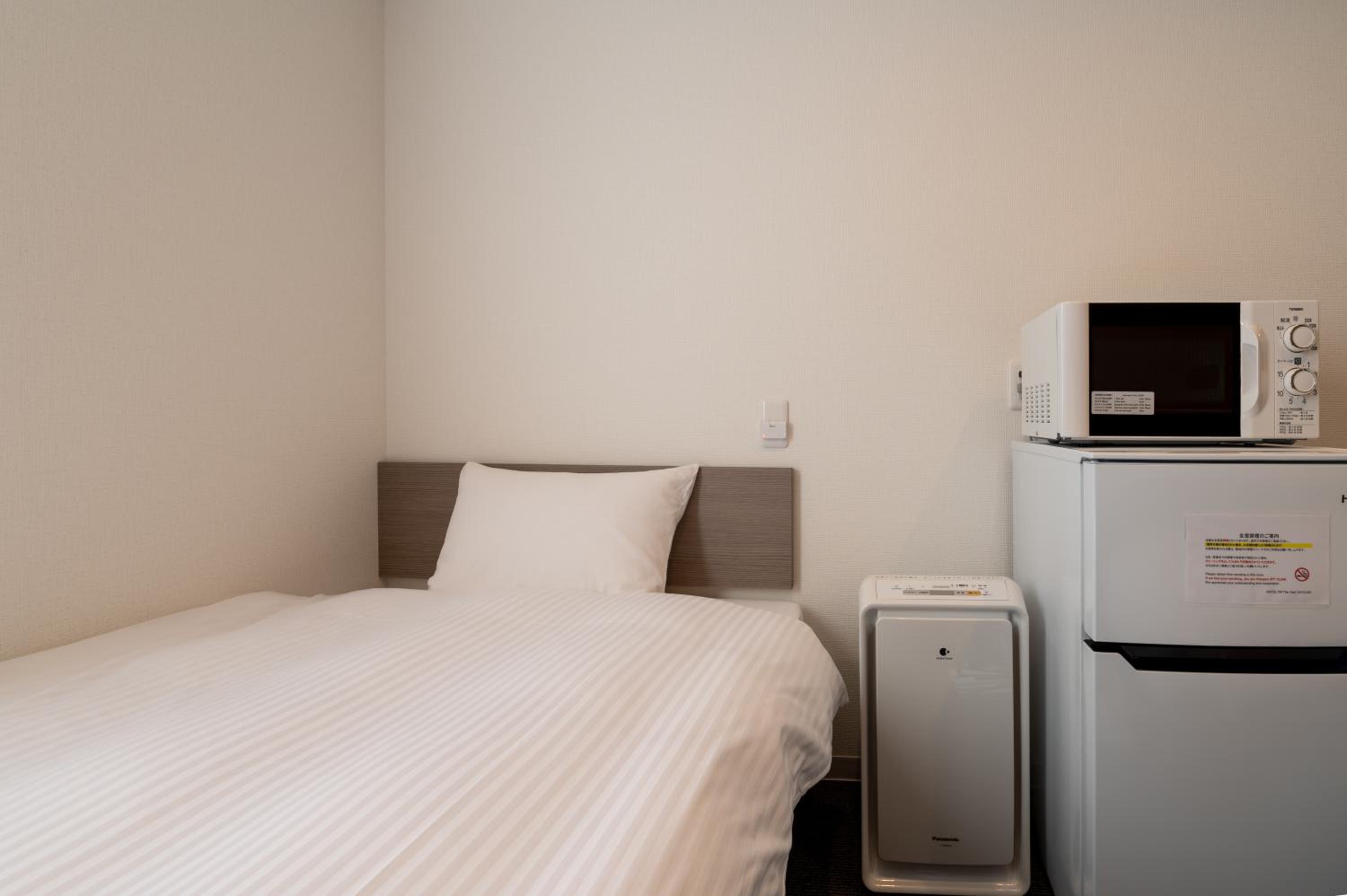 غرفة بسريرين منفصلين