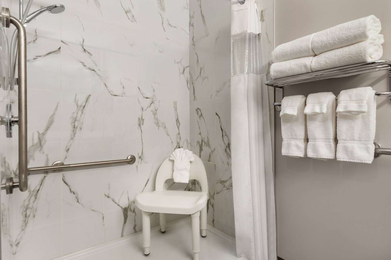 Days Inn by Wyndham Calgary North Balzac 14/15